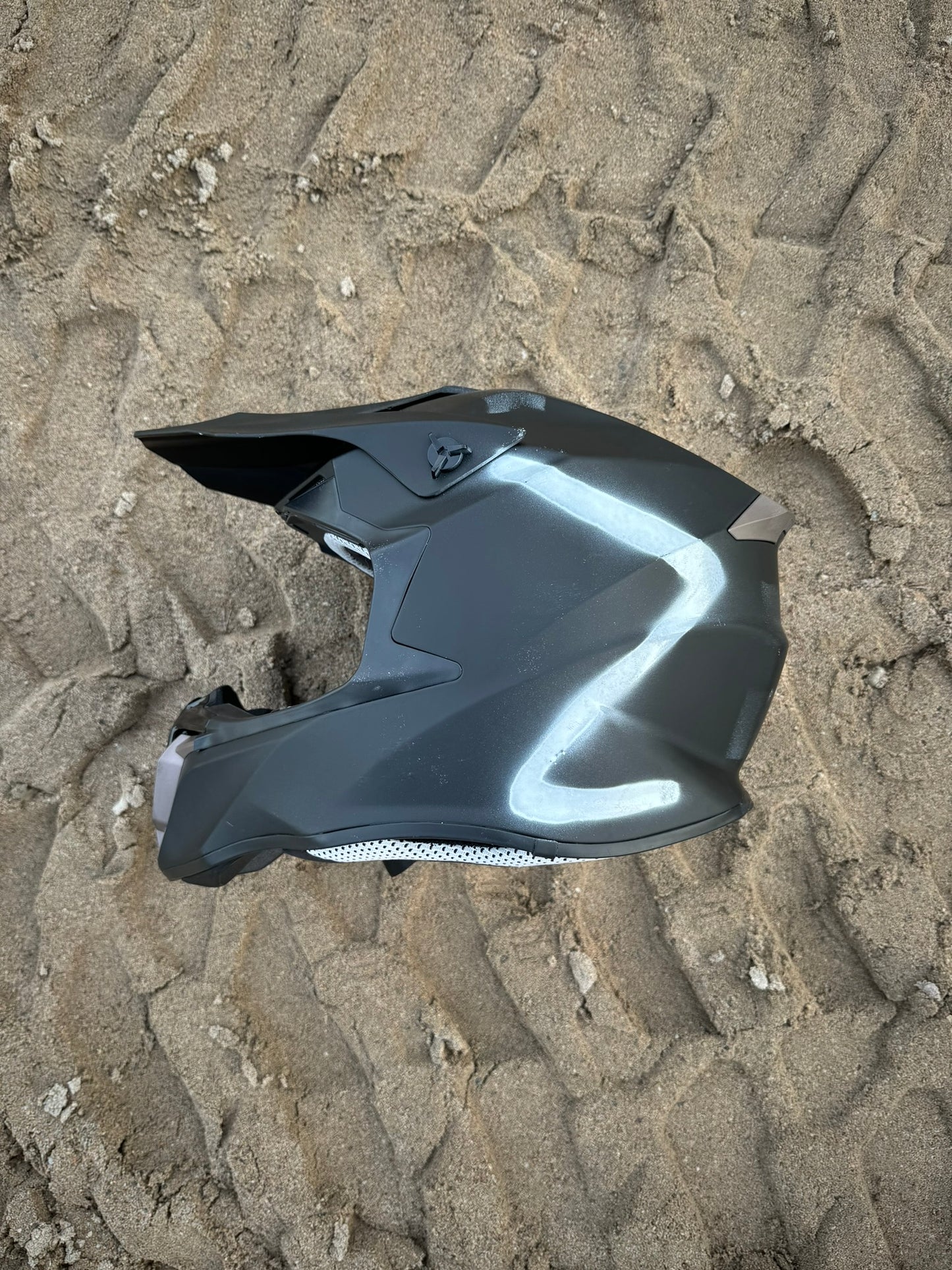 WAЯ HELMET