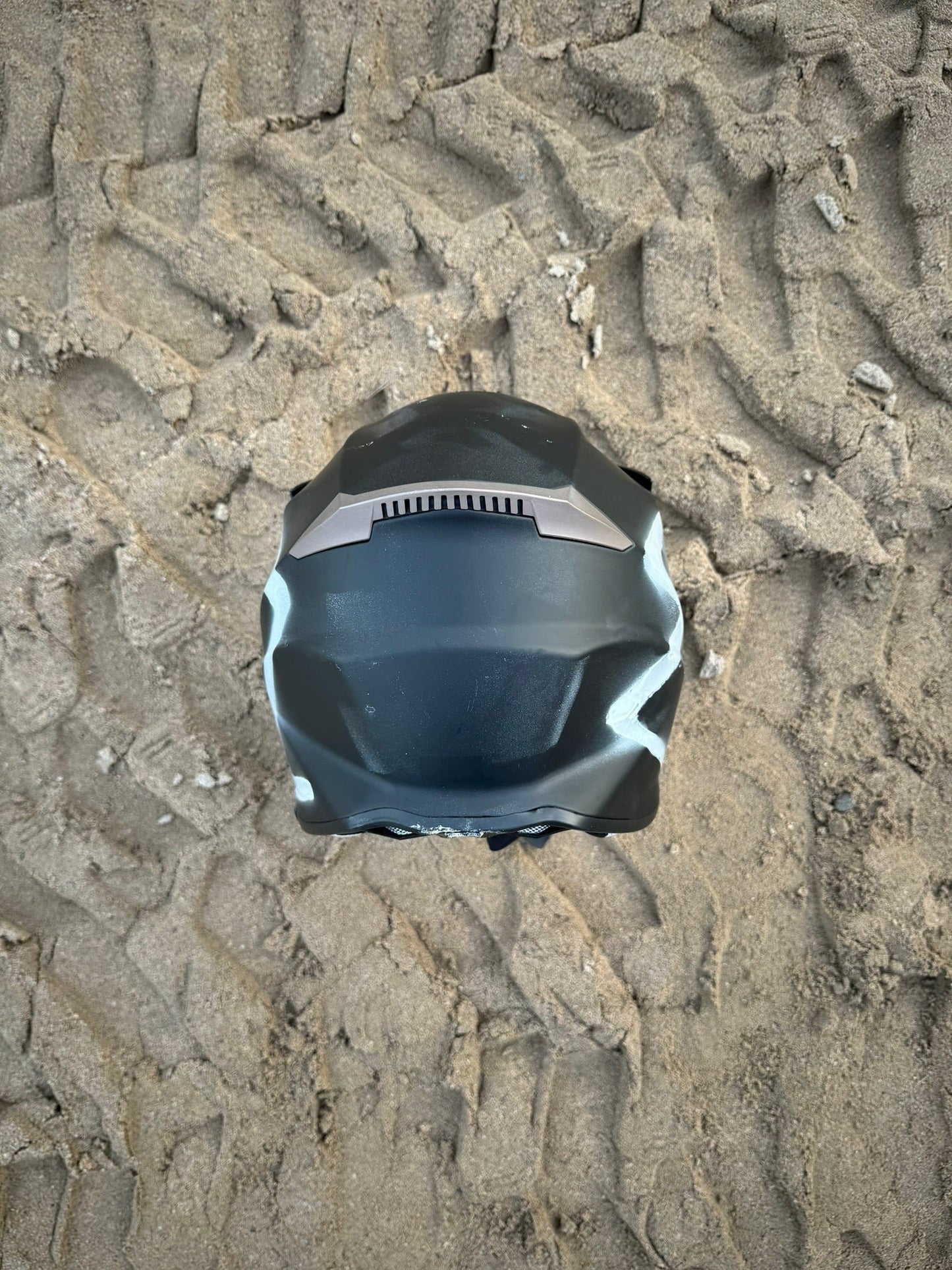 WAЯ HELMET