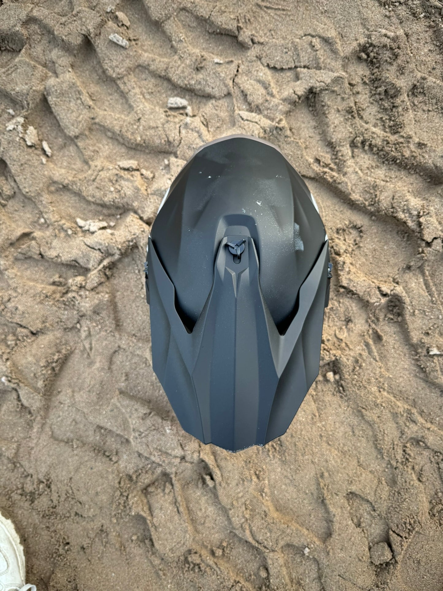 WAЯ HELMET