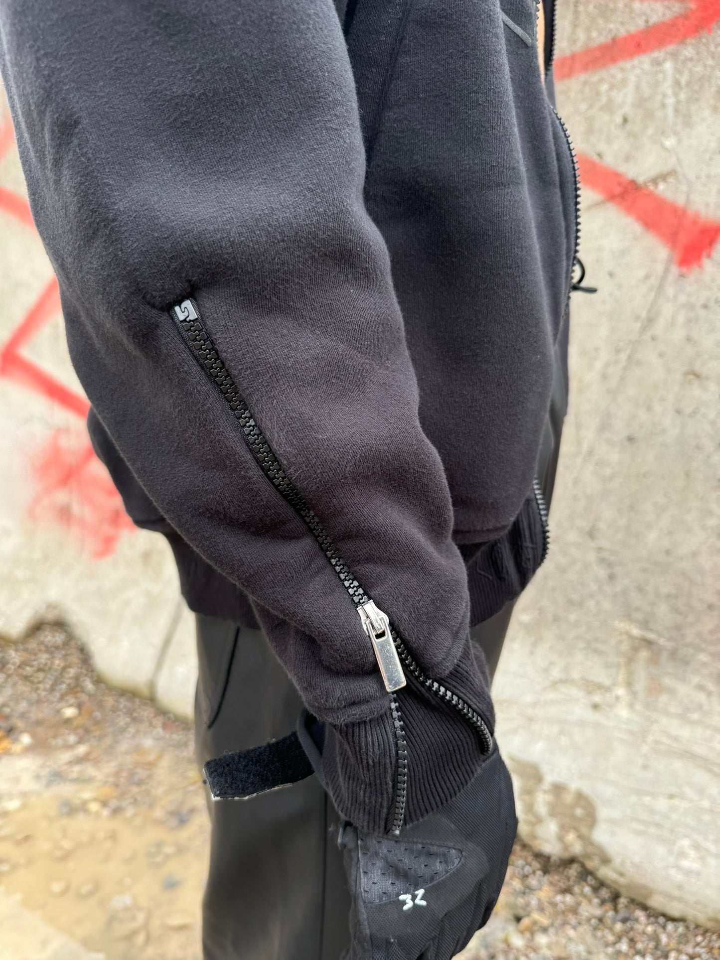 ZIP [BLACK]