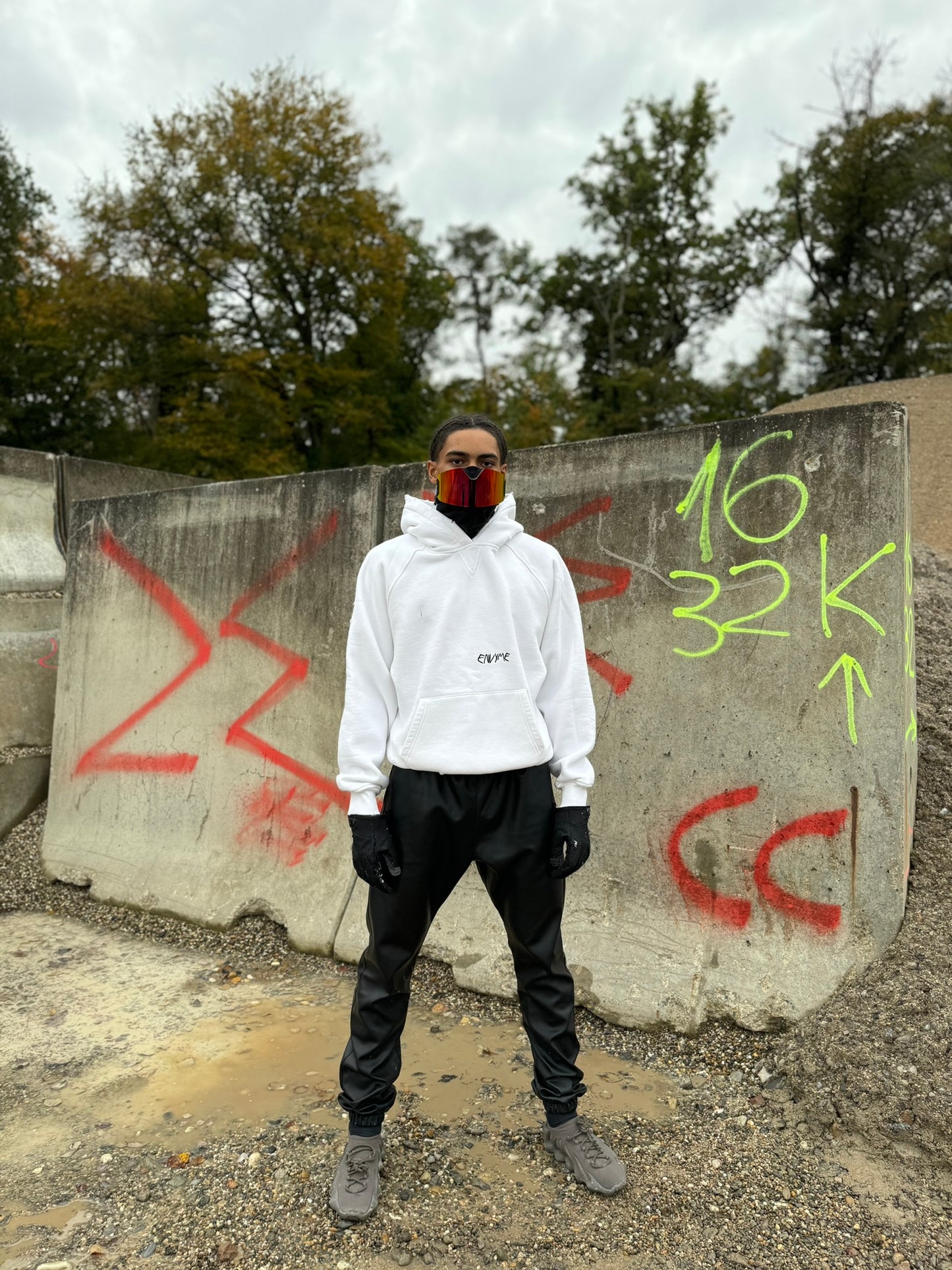 HOODIE [WHITE]