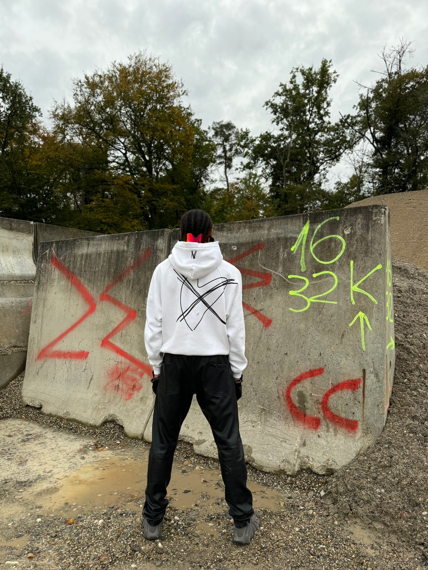 HOODIE [WHITE]