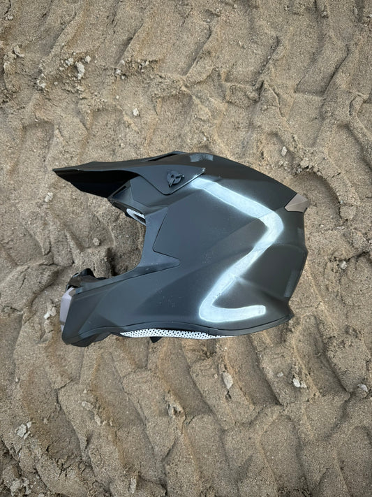 WAЯ HELMET